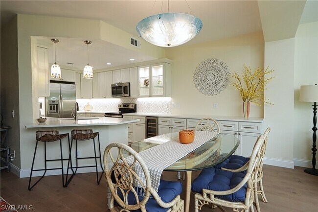 Foto del edificio - 4451 Riverwatch Dr