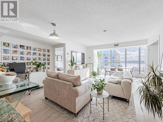 Building Photo - 208 Queens Quay W