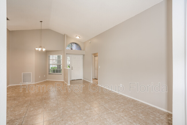 Building Photo - 11015 Peking Pl