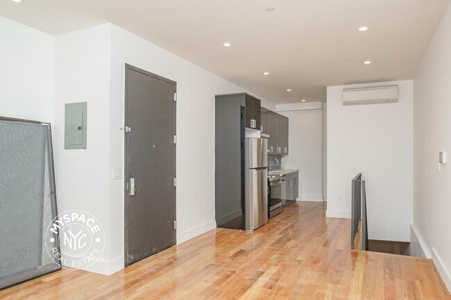 Foto del edificio - 472 Gates Ave