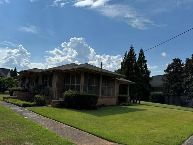 Foto del edificio - 5005 Lower Roswell Rd