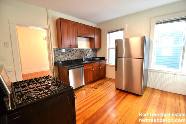 Foto del edificio - 82 Montebello Rd