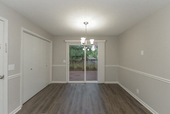 Foto del edificio - 1701 Hunters Branch Rd