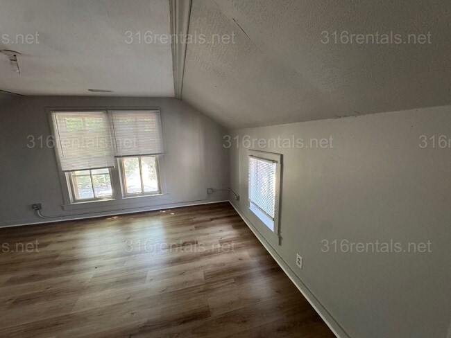 Foto del edificio - $1050 - 3 bed 1 bath - Single Family Home