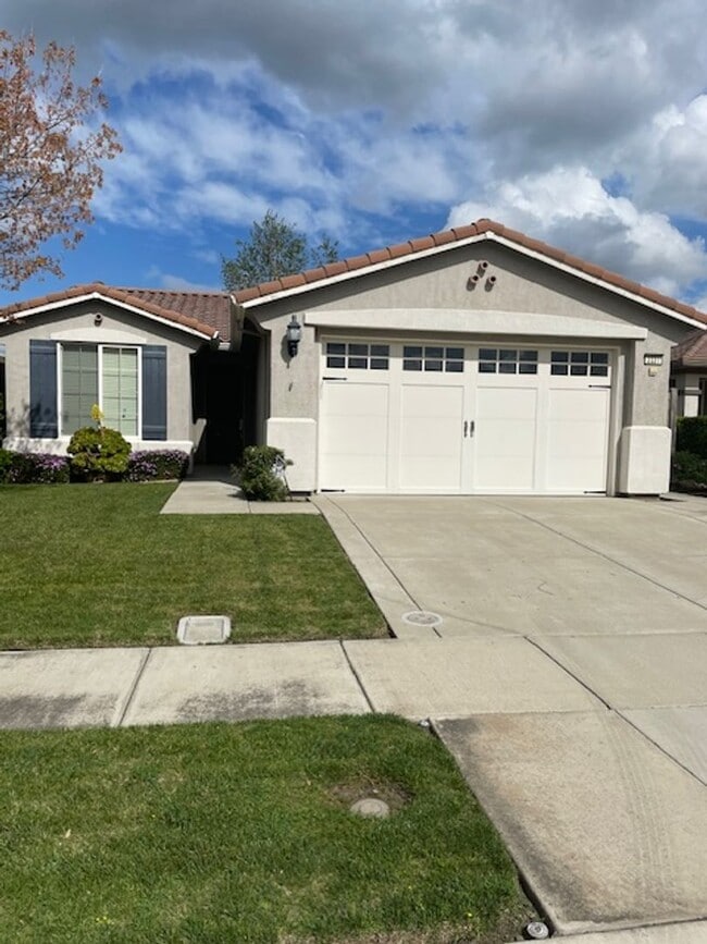 Building Photo - 2331 Pepper Tree Ln