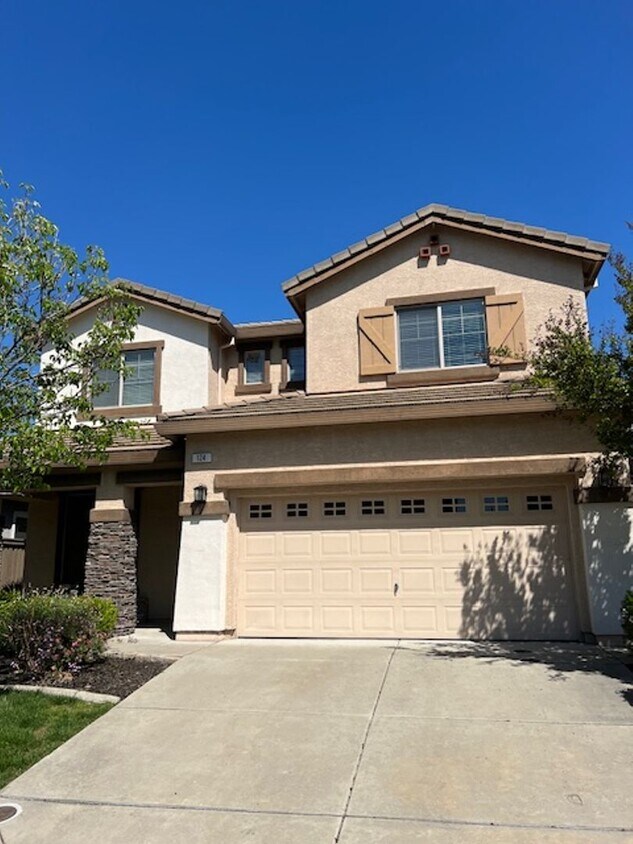 Primary Photo - Beautiful 5 Bedroom Home in Crocker Ranch ...