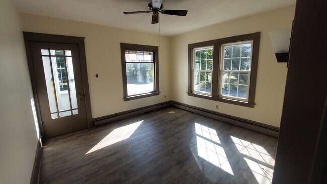 Living room with small side porch / secondary entry - 37 Charles St