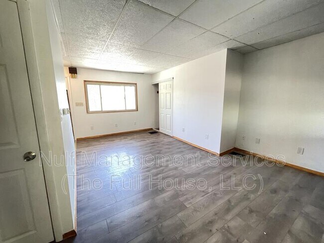 Building Photo - 229 E Meyers St