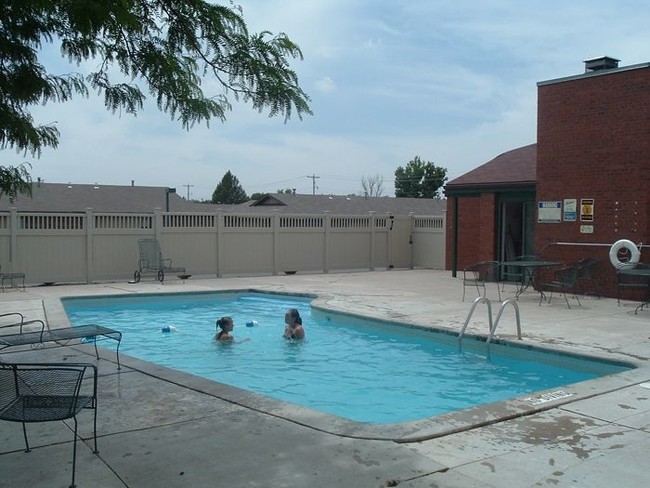 Pool - Abbott Gardens