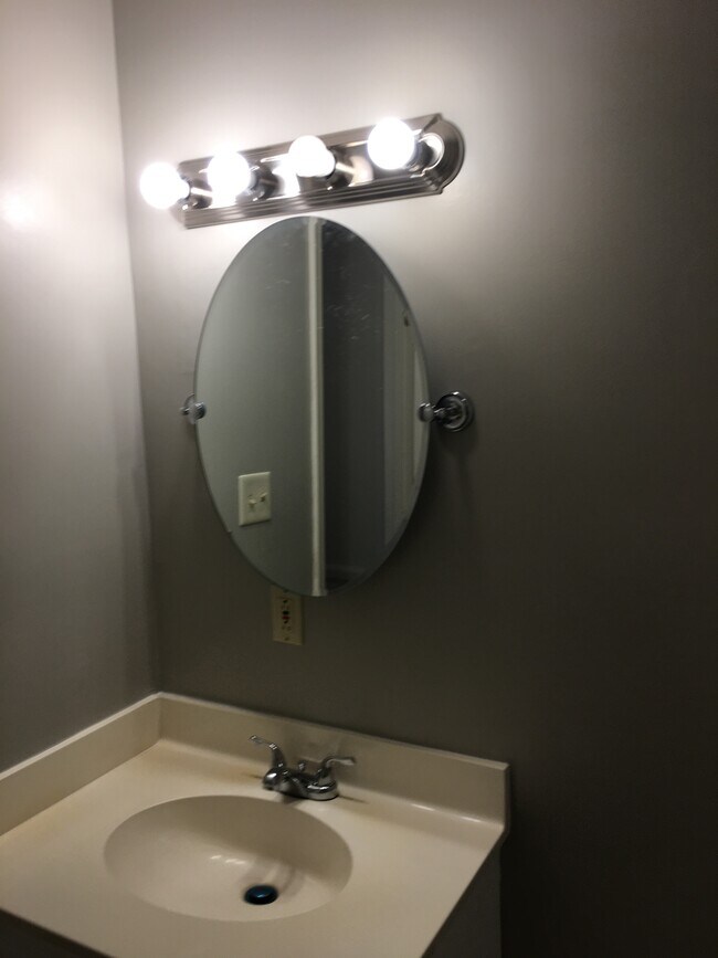 Foto del edificio - 140 Lake Concord Rd NE #D11