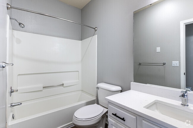 1BR, 1BA - 727SF - Pinnacle Pointe