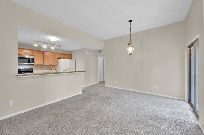 Foto del edificio - 8051 Bay Branch Dr