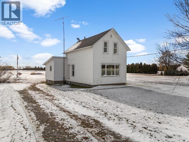 Photo du bâtiment - 1006 Mersea Road 5