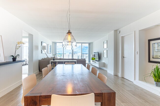 Foto del edificio - 3546 S Ocean Blvd