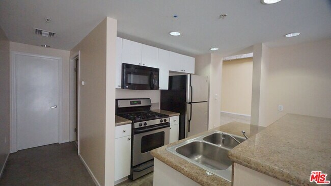 Foto del edificio - 922 W 23rd St