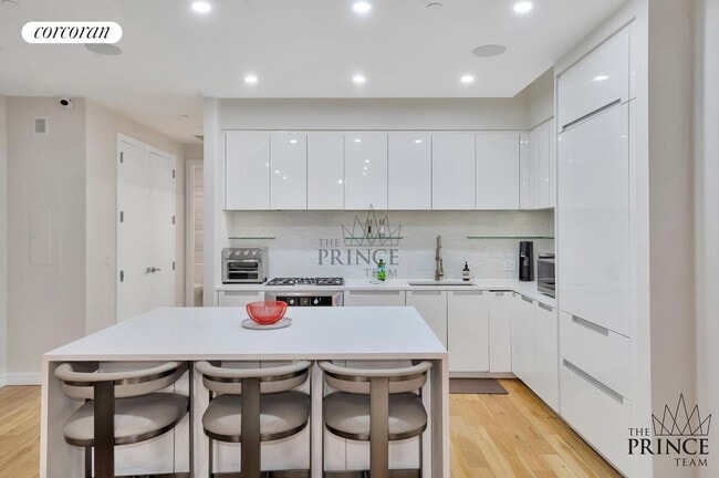 Building Photo - 250 West St