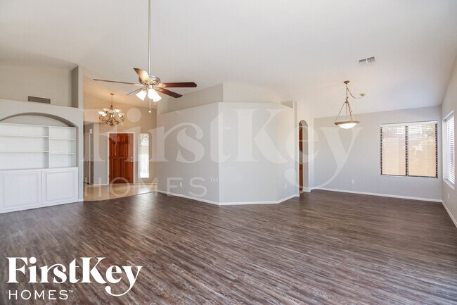 Foto del edificio - 306 E Vaughn Ave