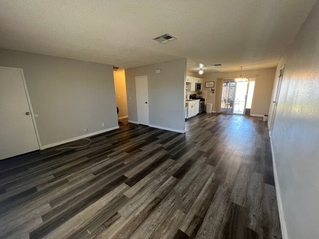 Building Photo - STUNNING 4BD/2BA SINGLE STORY IN HENDERSON. NO HOA!!