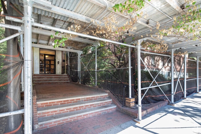 Building Photo - The Clayton
