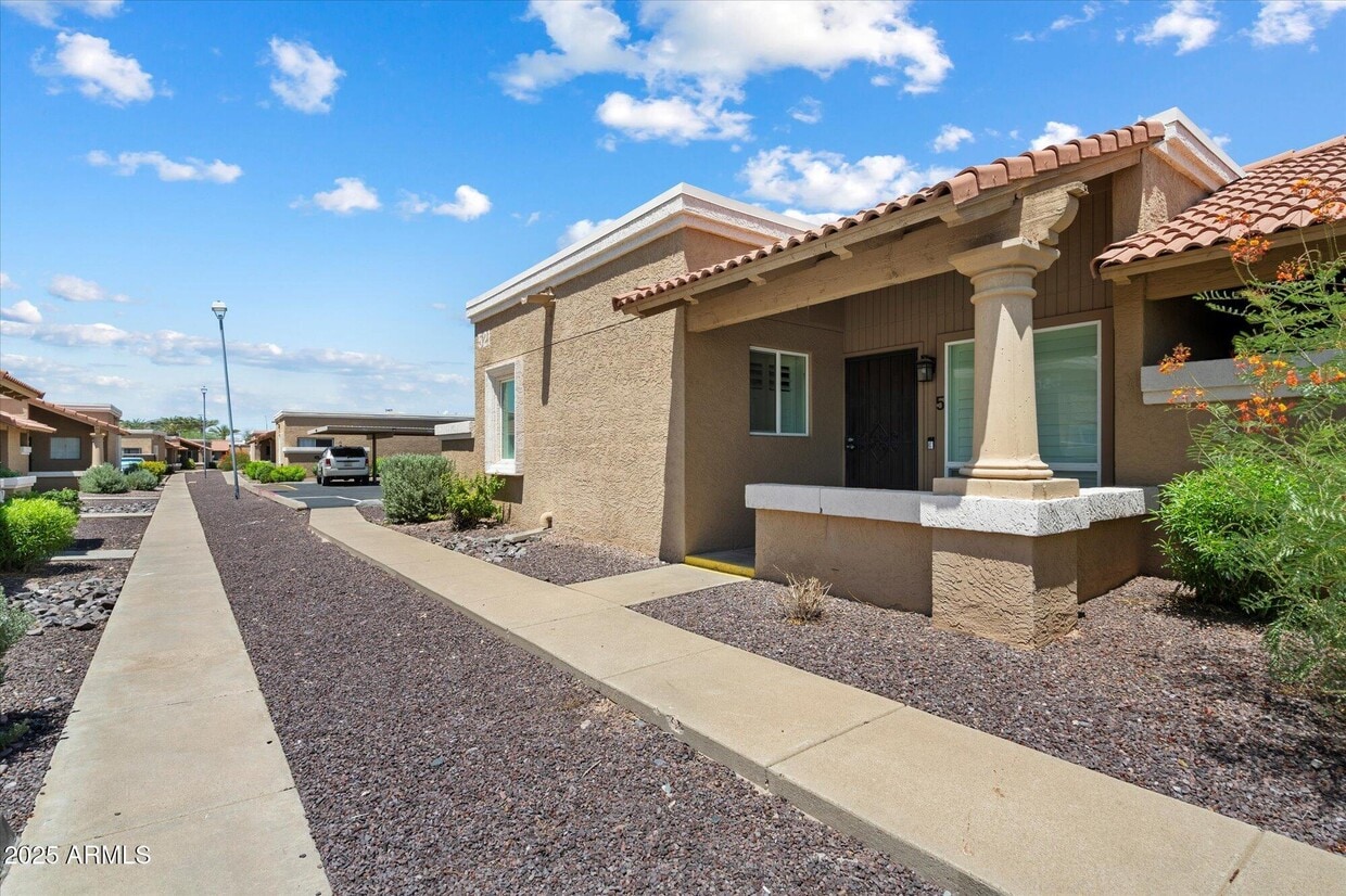 Primary Photo - 521 W Hononegh Dr