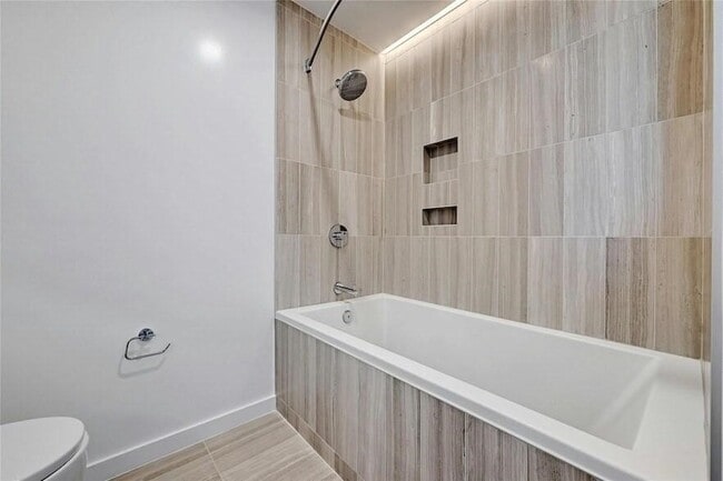 Foto del edificio - 313 W 17th St