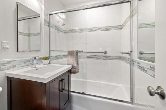 Building Photo - 236 Vista De La Cumbre