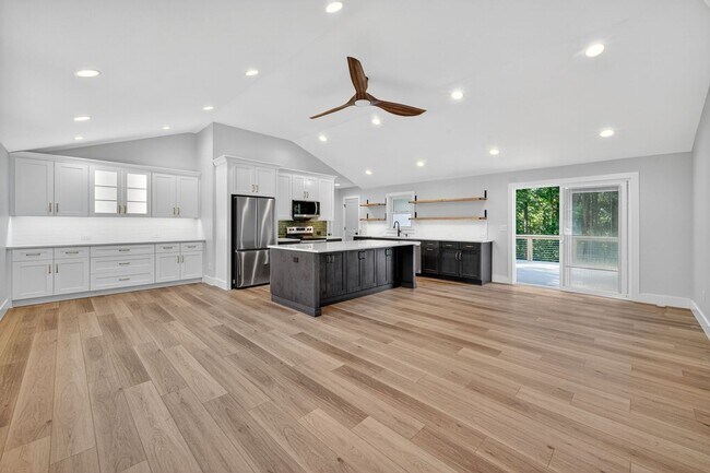 Building Photo - Charming 3BR House in Milton