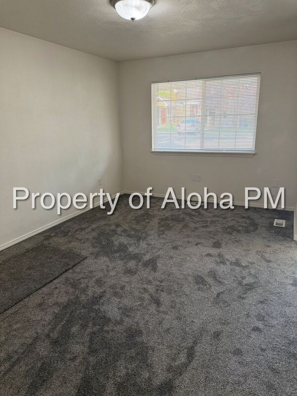 Building Photo - 1802 S Broxon St