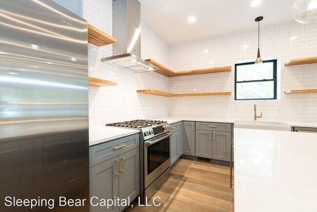 Foto del edificio - 2844 W McLean Ave