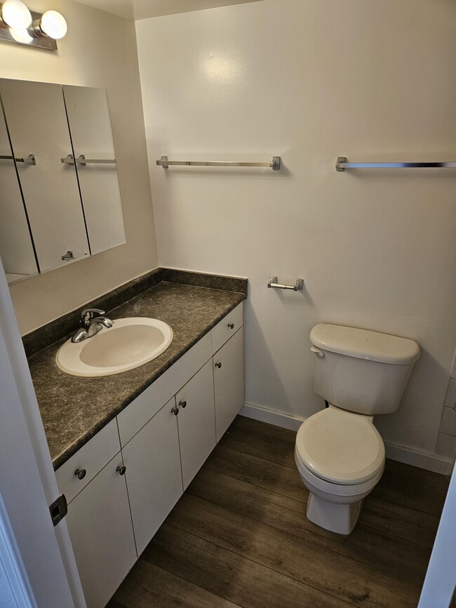 Building Photo - Fern Oaks Manor