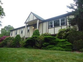 Building Photo - 124 Hampton Rd