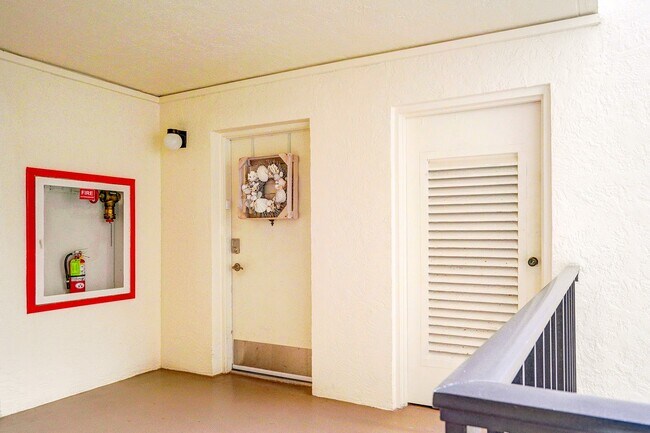 Building Photo - 10044 S Ocean Dr