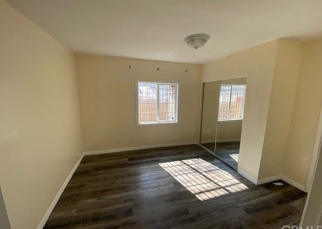 Foto del edificio - 1235 W Florence Ave