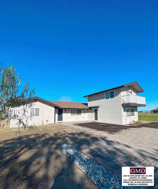Building Photo - 3 Bedroom, 2 Bathroom House w/ Bonus Rooms...