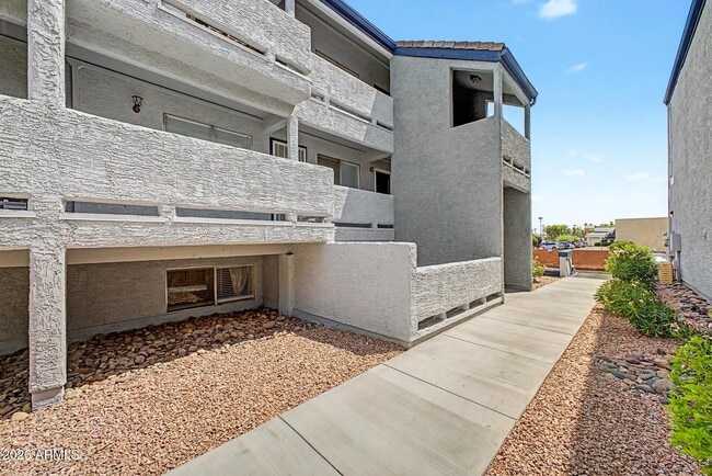 Building Photo - 1331 W Baseline Rd