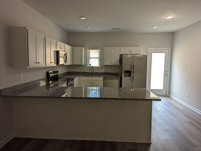 Foto del edificio - Beautiful 2 Bedroom 2 Bath off of Meriweather Road