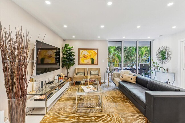 Foto del edificio - 121 Crandon Blvd