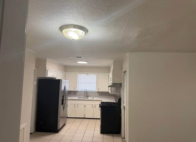 Building Photo - 3616 Ave D