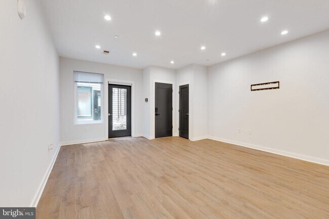 Foto del edificio - 721 Kennedy St NW
