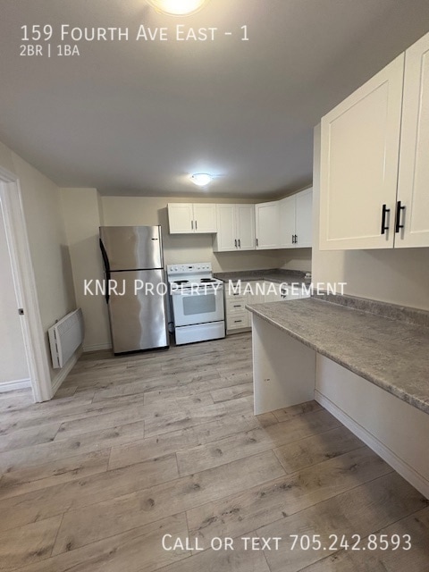 Building Photo - Main Floor Two Bedroom Apartment