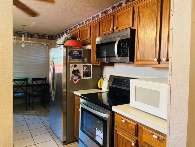 Building Photo - 728 W Willow Oak Dr
