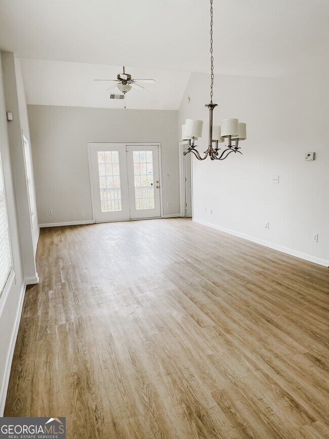 Foto del edificio - 2418 Suwanee Pointe Dr