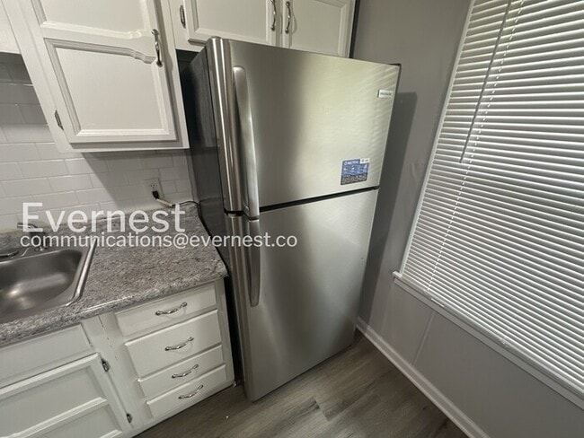 Foto del edificio - 5901 E 83rd St