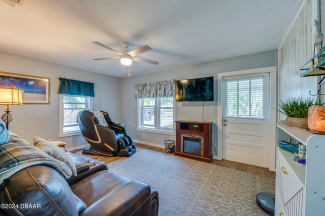 Building Photo - 4850 Spruce Creek Rd