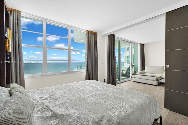 Foto del edificio - 5151 Collins Ave