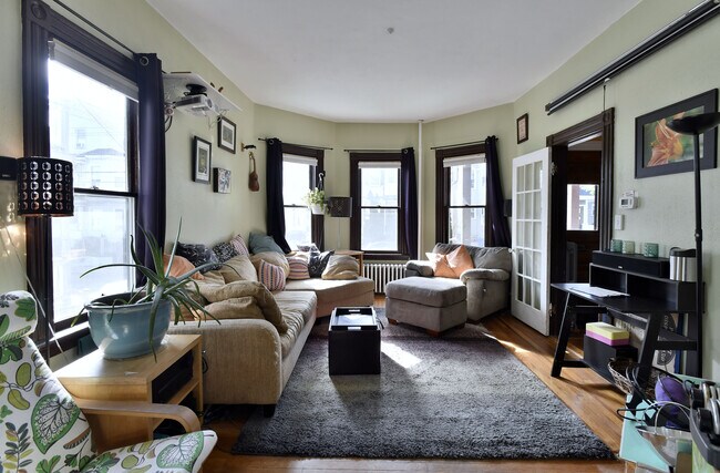 Living Room - 31 Trull St.