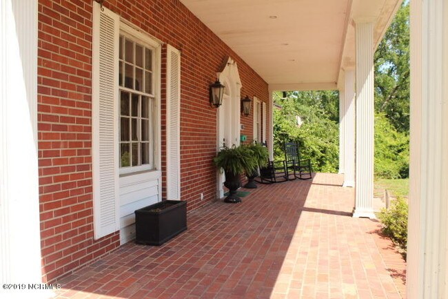Foto del edificio - 406 Woodland Dr
