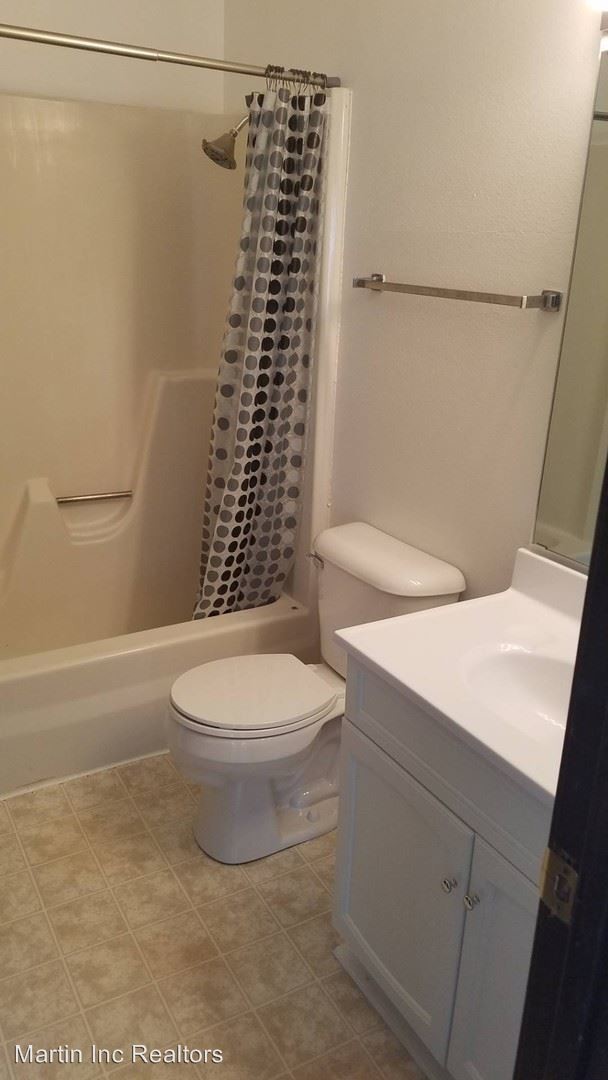 Foto del edificio - 1215 Meadow Ln