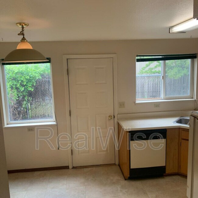 Foto del edificio - 2170 NW North Hill Dr