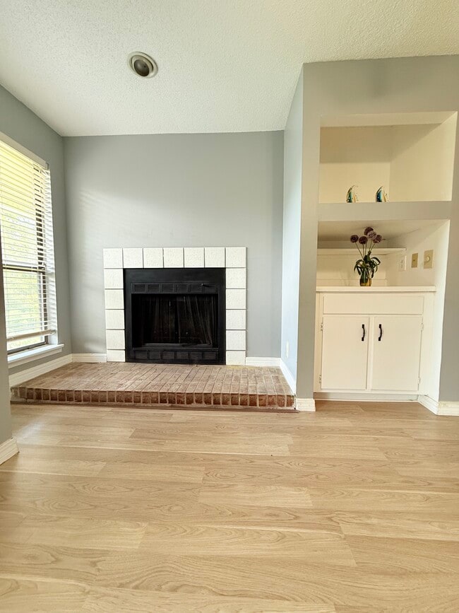 Building Photo - 10200 Belle Rive Blvd